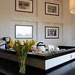 At Home Townhouse - Filiberto