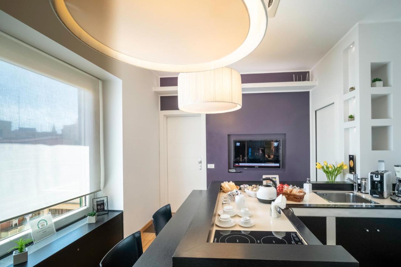 At Townhouse - Filiberto Rom